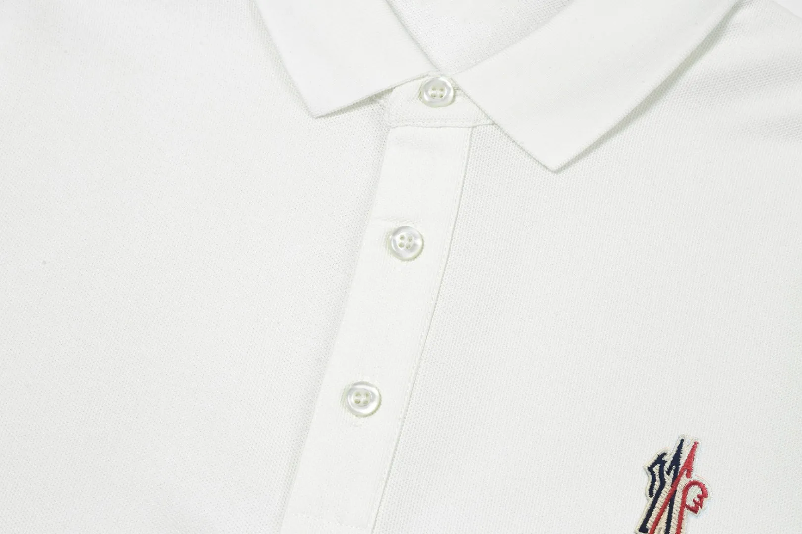 Moncler SS Premium POLO ， ， ， LOGO ， Classic ， ！ ， ， ， ， Breathable ， ， ！ ， ， ， ， ， ， ， Premium ！ Sizes：M-XXXL ：